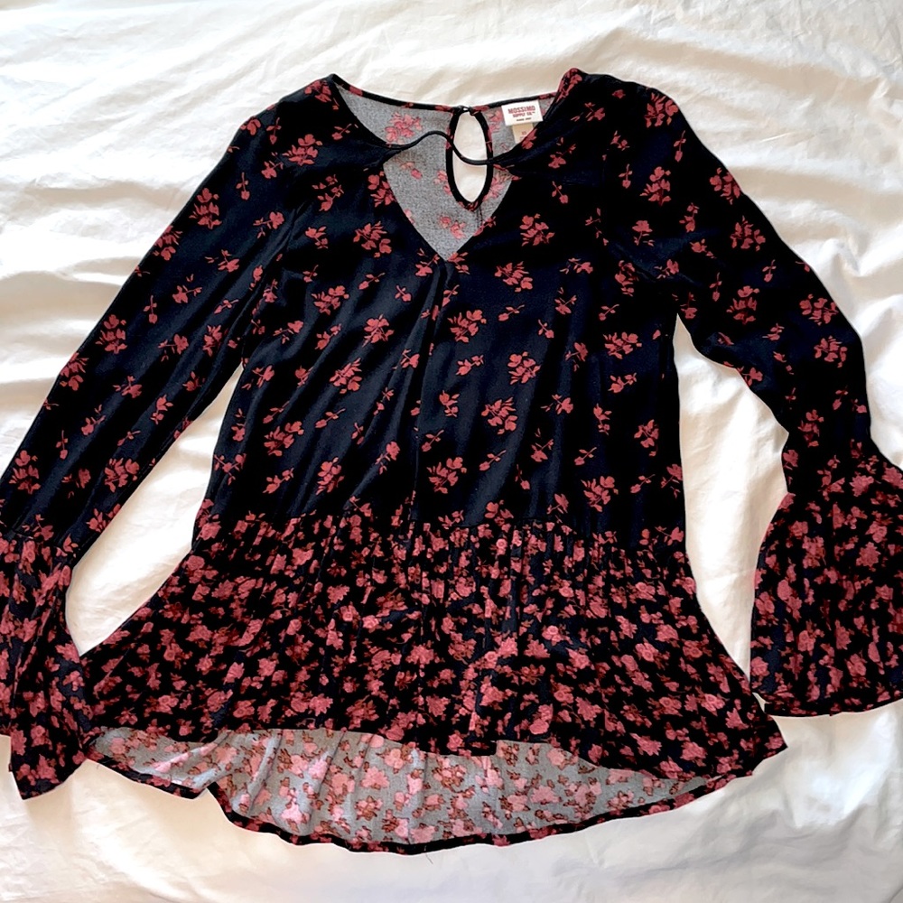 NWOT Mossimo XS Adorable Black & Red Peplum Blouse.High/Low w/ Angel Wing Cuffs